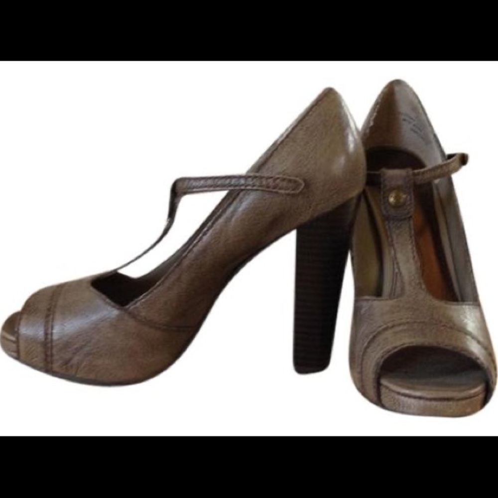 Simply Vera Wang Rosella T-Strap Pumps in Taupe